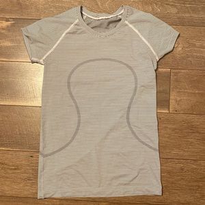 lululemon swiftly tech short sleeve top size 8